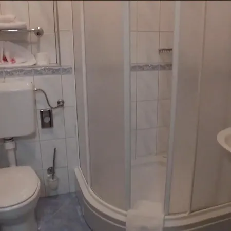Отель The Two Hearts